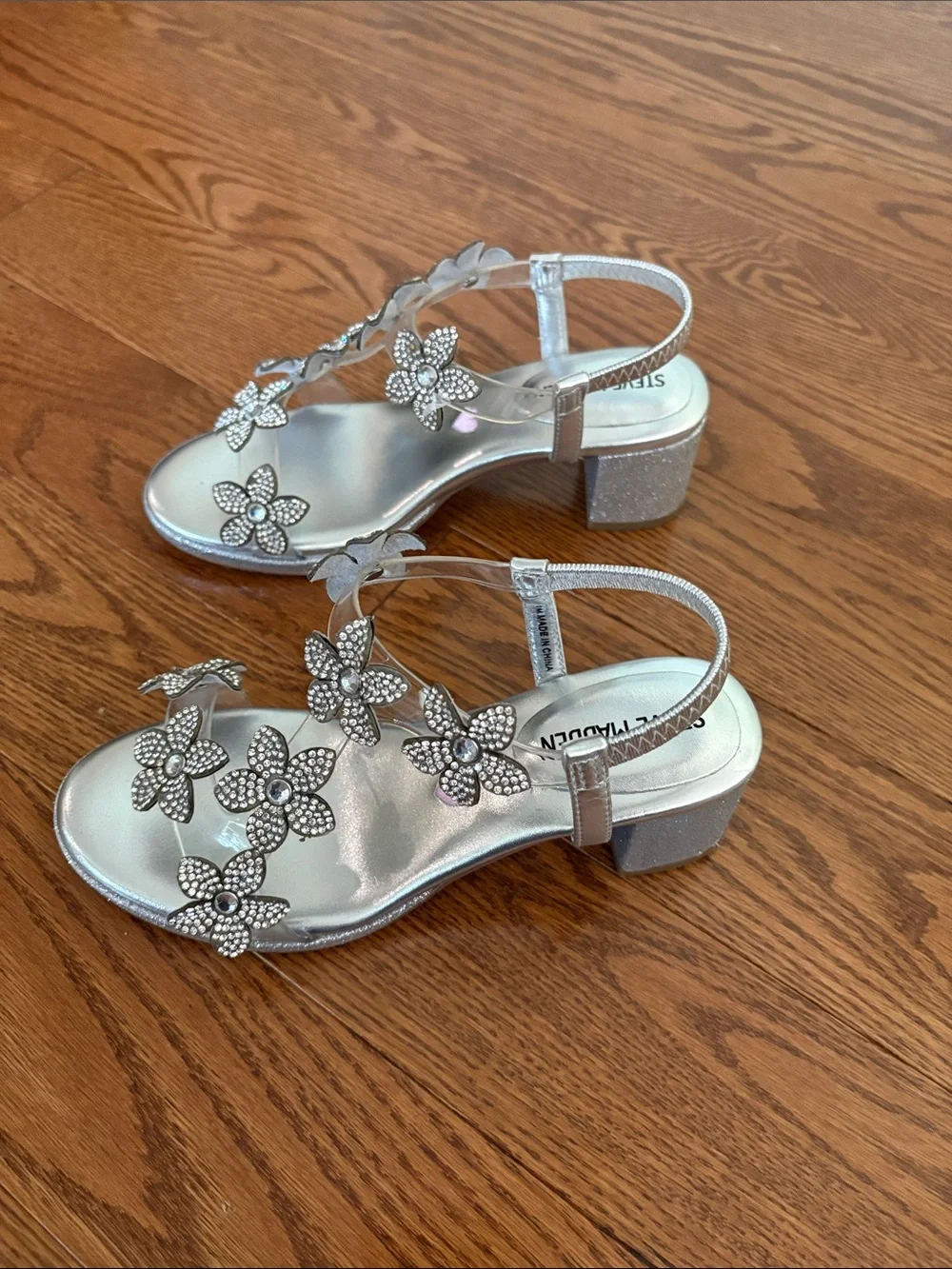 Like New Steve Madden Silver Floral Rhinestone Slingback Sandals Size 1M
